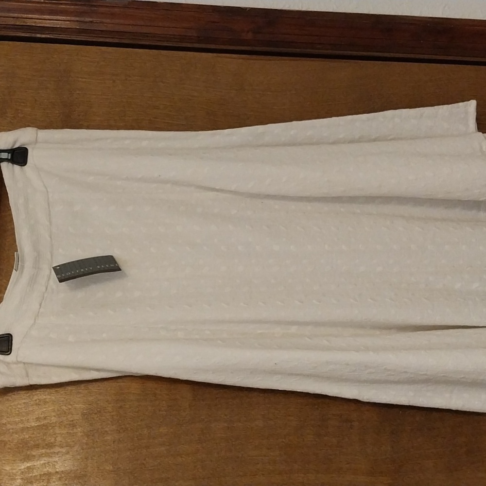Geoffrey Beene White Embroidered look 100% cotton skirt. NEW WITH TAGS